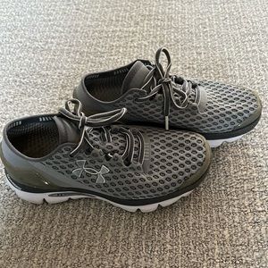 Under armour speedform sneakers 5.5